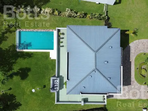 Casa 5 ambientes con 3 baños