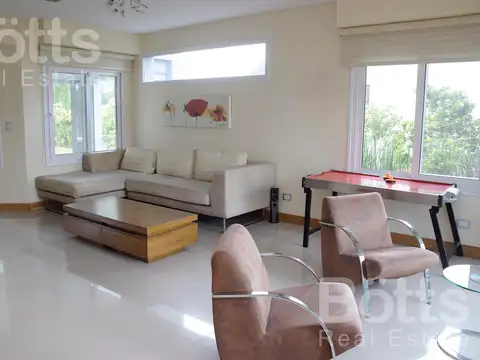 Casa en Venta con 4 cocheras