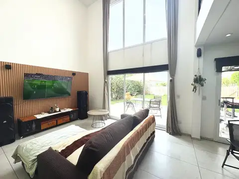 Casa en Venta en Laguna Azul, USD 139.900