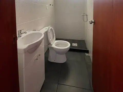 Casa 2 ambientes con 1 baño