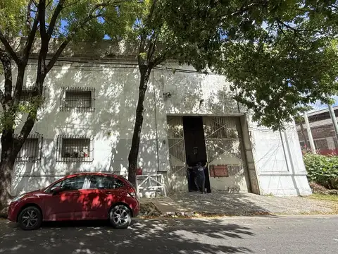 Galpon en Venta 43  mts Fondo