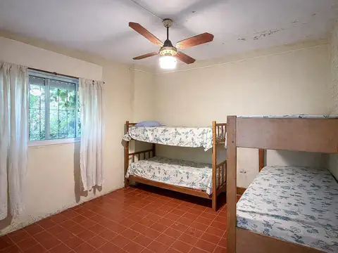 Casa 4 ambientes con 2 baños