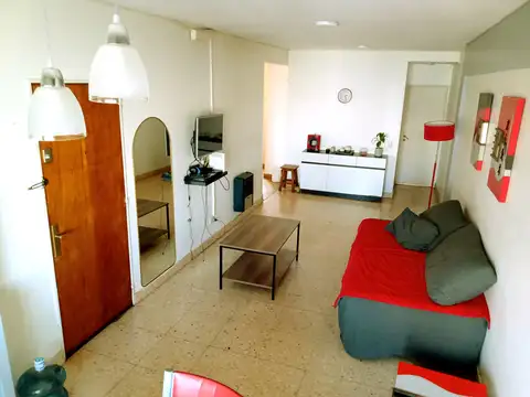 DEPARTAMENTO 2 AMBIENTES CON BALCÓN AL FRENTE. AVENIDA MITRE 1220 AVELLANEDA.