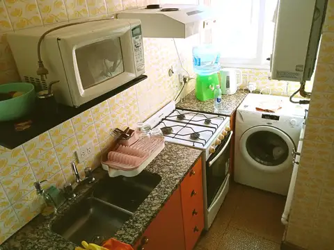 DEPARTAMENTO 2 AMBIENTES CON BALCÓN AL FRENTE. AVENIDA MITRE 1220 AVELLANEDA.