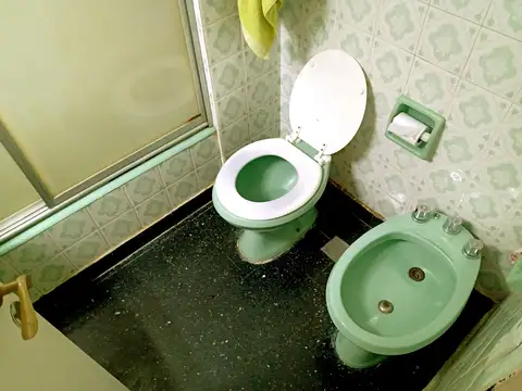 DEPARTAMENTO 2 AMBIENTES CON BALCÓN AL FRENTE. AVENIDA MITRE 1220 AVELLANEDA.