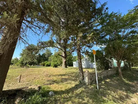Casa a reciclar en excelente terreno Calle 110 y 51