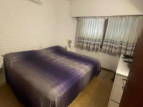 Casa 9 ambientes con 4 baños