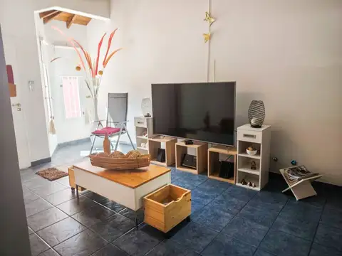 CASA 3 AMBIENTES VENTA CASTELAR NORTE JARDIN