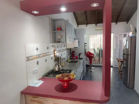 CASA 3 AMBIENTES VENTA CASTELAR NORTE JARDIN
