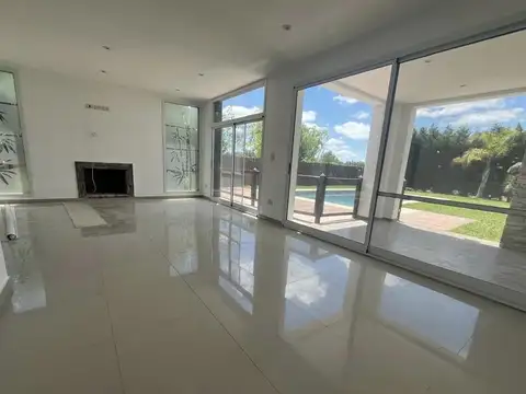 Casa en Alquiler en Countries y Barrios Cerrados en Esteban Echeverria, USD 1.600