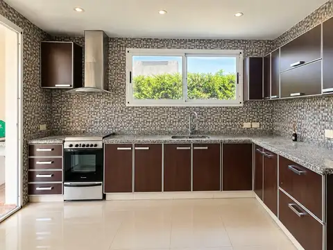 Casa de 4 ambientes en alquiler