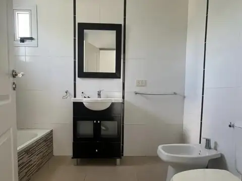 Casa de 4 ambientes en alquiler