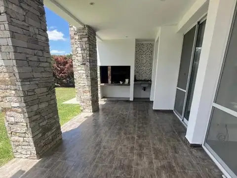 Casa en Alquiler de 3 dormitorios