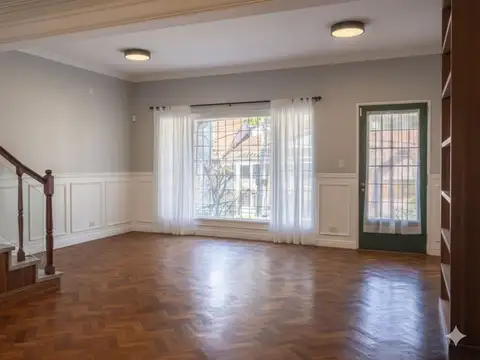 Casa en Venta con 3 cocheras