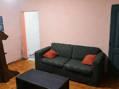 CASA ESQUINA-AMPLIO TERRENO Y POTENCIAL COMERCIAL