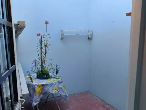 PH 2 ambientes en alquiler. Entrada independiente. Patio. A una cuadra de estación San Andrés