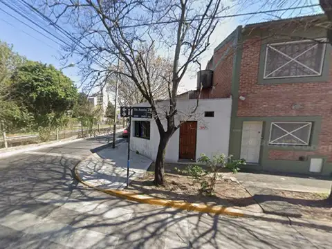 PH 2 ambientes en alquiler. Entrada independiente. Patio. A una cuadra de estación San Andrés