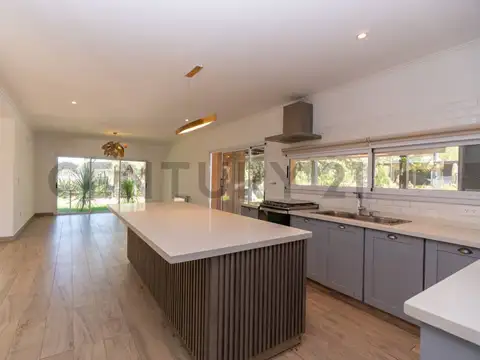 Casa en Venta en Club Miralagos, USD 245.000