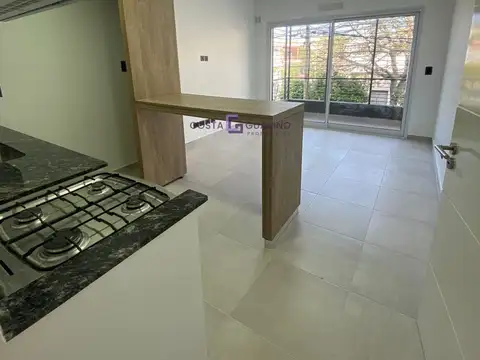 Departamento en Alquiler en Lomas del Mirador, $ 620.000
