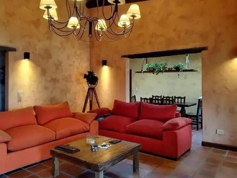 Casa 5 ambientes con 3 baños