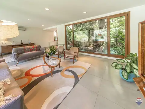 Venta casa 7 amb en Parque Leloir pileta cocheras