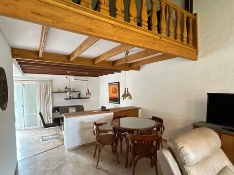 Casa 6 ambientes con 4 baños