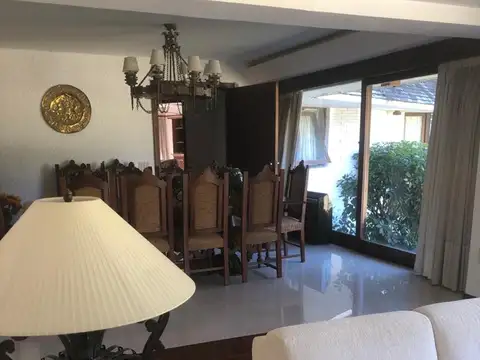 Casa 7 ambientes con 8 baños