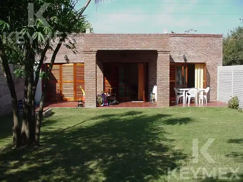 Casa en venta en City Bell - Calle 20 e/ Guemes y Pellegrini