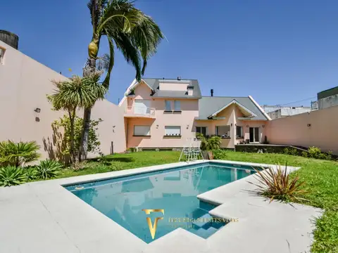 VENTA - CASA- SEISAMBIENTES - PISCINA - JACUZZI - RAMOSMEJIA