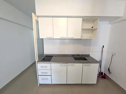 OFICINA EN TORRE 40m2 CUB MAS BALCÓN, AMENITIES, SEGURIDAD 24HS, BELGRANO. E-FURIO.