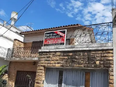 CASA PH DE 4 AMBIENTES EN VENTA - MORON CENTRO