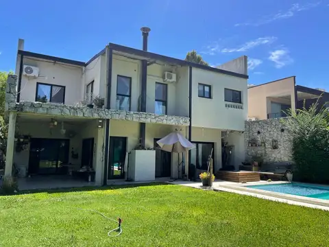 IMPORTANTE CASA EN VILLA DEL PLATA