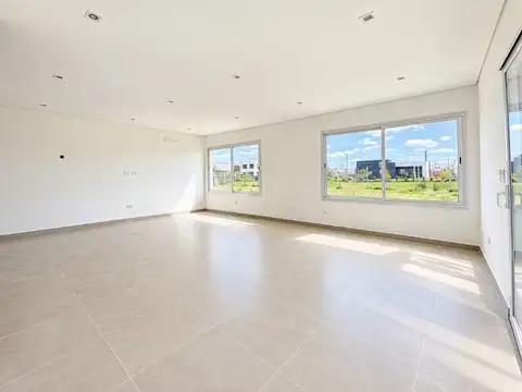 Casa en Venta en Pilar del Este - Santa Lucia, USD 198.000