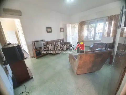 Casa 4 amb. Sobre amplio Lote - EXCELENTE UBICACIÓN