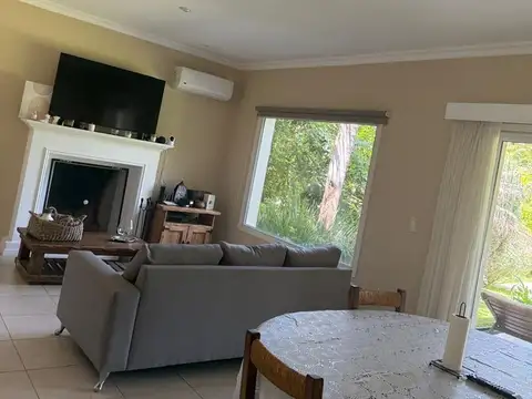 Casa en Alquiler Temporal con 1 cochera