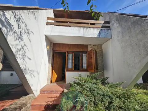 Dúplex en venta de 2 dormitorios c/ cochera en Zona Sur