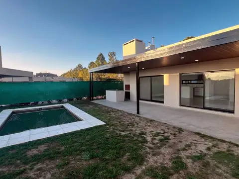 Casa en Venta en Funes, USD 255.000