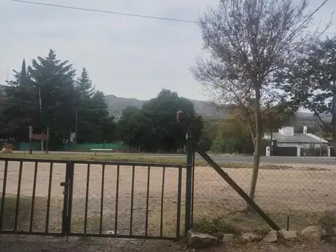 Casa en Alquiler con 1 cochera