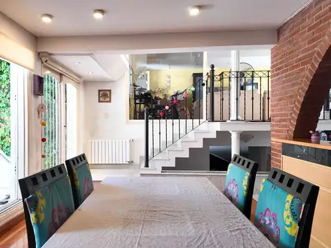 Casa en Venta con 2 cocheras