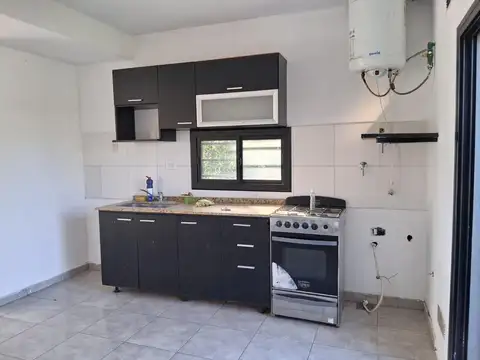 Casa en Alquiler con 2 cocheras