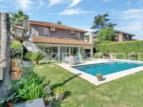 RESERVADA . Casa en venta en LA CANDELA 5 ambientes