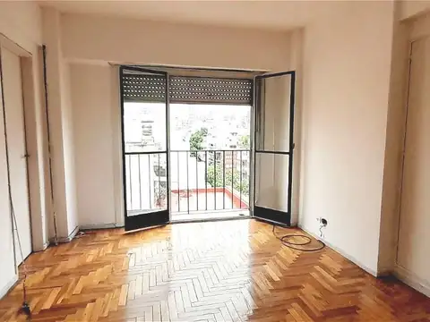 Oportunidad Luminoso Monoambiente con Balcón y Cocina Separada!