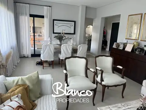 Casa en Alquiler Temporal con 2 cocheras