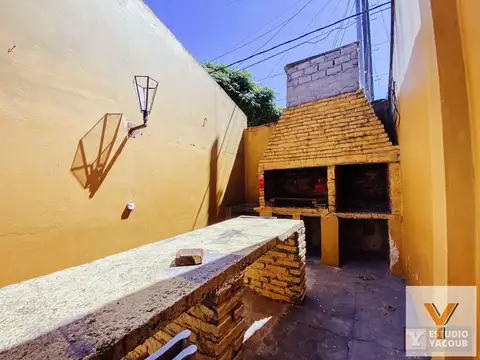 Casa 6 ambientes con 2 baños