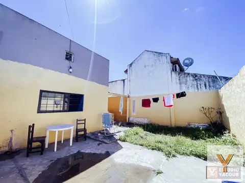 Casa en venta - 2 Dormitorios 2 Baños - 230Mts2 - Villa Elvira, La Plata