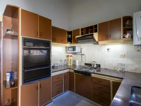 VENTA DE CASA CON PATIO COCHERA QUINCHO QUILMES
