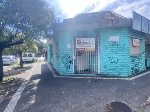 Venta de Casa de 5 ambientes con terraza en Temperley Este.