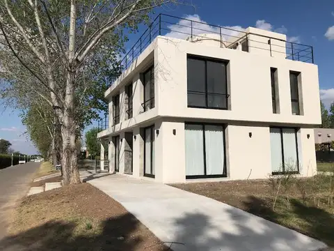 Casa 4 dormitorios a estrenar en venta Fisherton Country Los Pasos 1 barrio privado Pileta