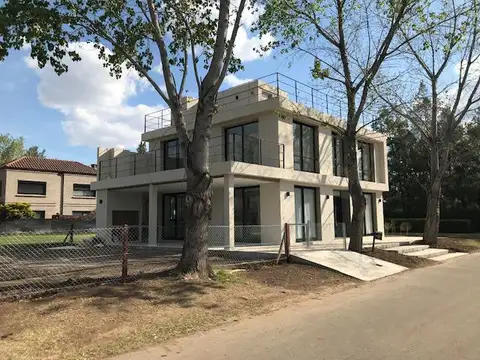 Casa 4 dormitorios a estrenar en venta Fisherton Country Los Pasos 1 barrio privado Pileta