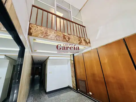 Local doble altura ideal para tareas administrativas!